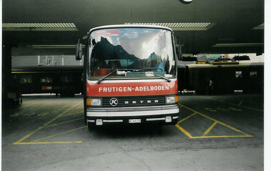 AFA Adelboden - Nr. 11/BE 345'172 - Setra (Jg. 1988) am 12. August 1990 beim Bahnhof Frutigen