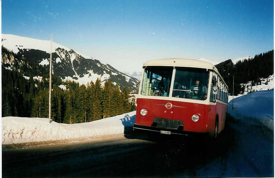 AFA Adelboden - Nr. 15/BE 231'897 - FBW/R&J (Jg. 1962/ex Morattel, Sdeilles; ex P 25'504) im Januar 1987 in Adelboden, Geilsstrasse