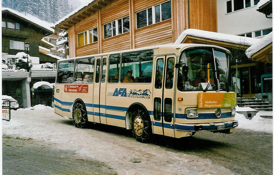 AFA Adelboden - Nr. 16/BE 25'753 - Mercedes/Vetter (Jg. 1975/ex FART Locarno Nr. 3) am 31. Dezember 1999 beim Autobahnhof Adelboden