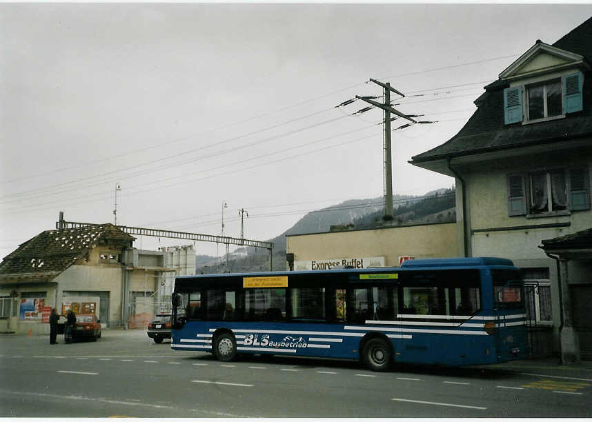 AFA Adelboden - Nr. 1/BE 19'692 - Mercedes (Jg. 1999) am 17. April 2004 beim Bahnhof Frutigen