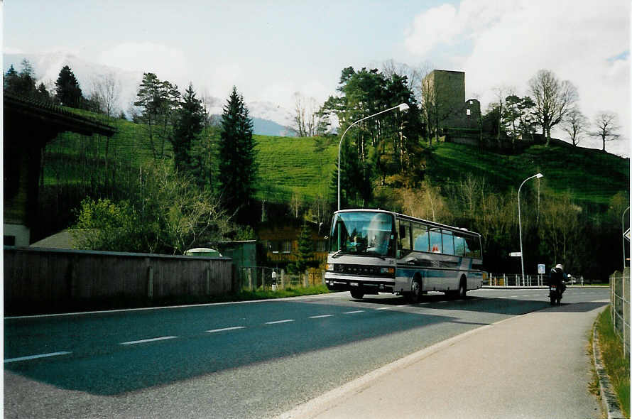 AFA Adelboden - Nr. 25/BE 402'728 - Setra (Jg. 1987) am 24. April 1990 in Frutigen, Tellenburg