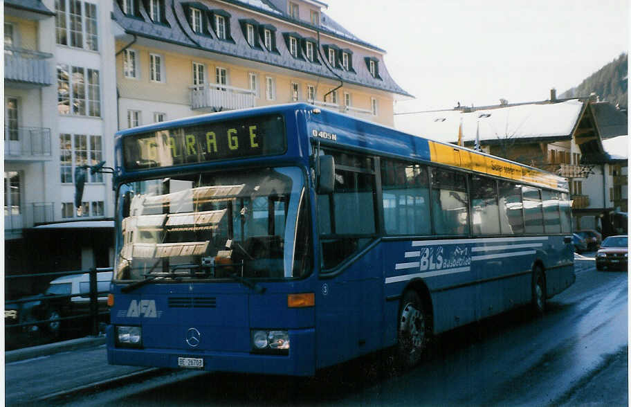 AFA Adelboden - Nr. 3/BE 26'703 - Mercedes (Jg. 1992) am 28. Dezember 1998 beim Autobahnhof Adelboden