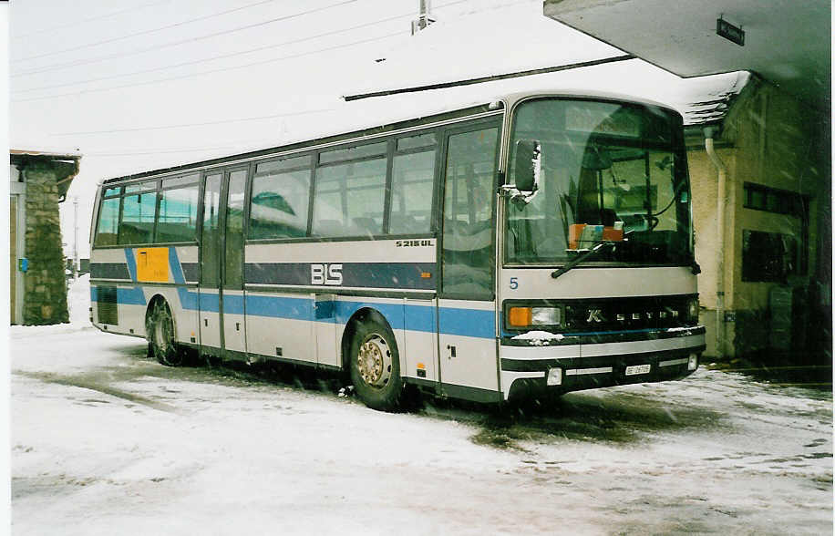AFA Adelboden - Nr. 5/BE 26'705 - Setra (Jg. 1987/ex Nr. 25) am 28. Dezember 1999 beim Bahnhof Frutigen
