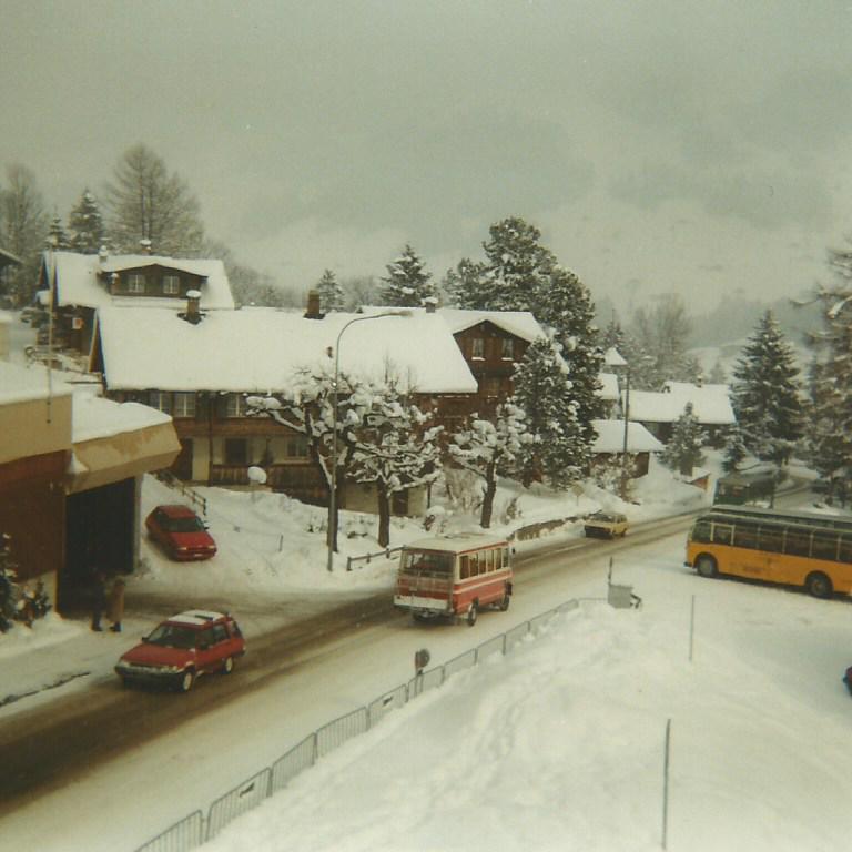 AFA Adelboden - Nr. 8/BE 26'708 - Mercedes (Jg. 1979/ex CJ Tramelan) im Februar 1988 in Adelboden, Landstrasse