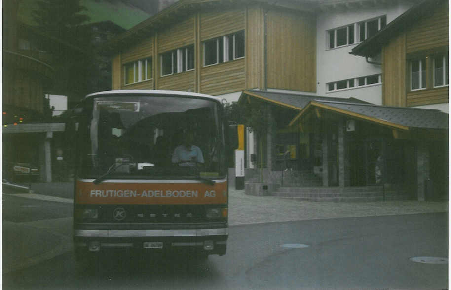 AFA Adelboden - Nr. 9/BE 26'709 - Setra (Jg. 1990) am 28. Juli 1995 beim Autobahnhof Adelboden