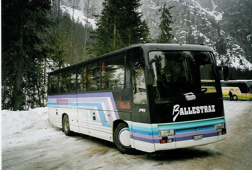 Ballestraz, Grne - VS 141'494 - Renault am 7. Februar 2004 in Adelboden, Unter dem Birg