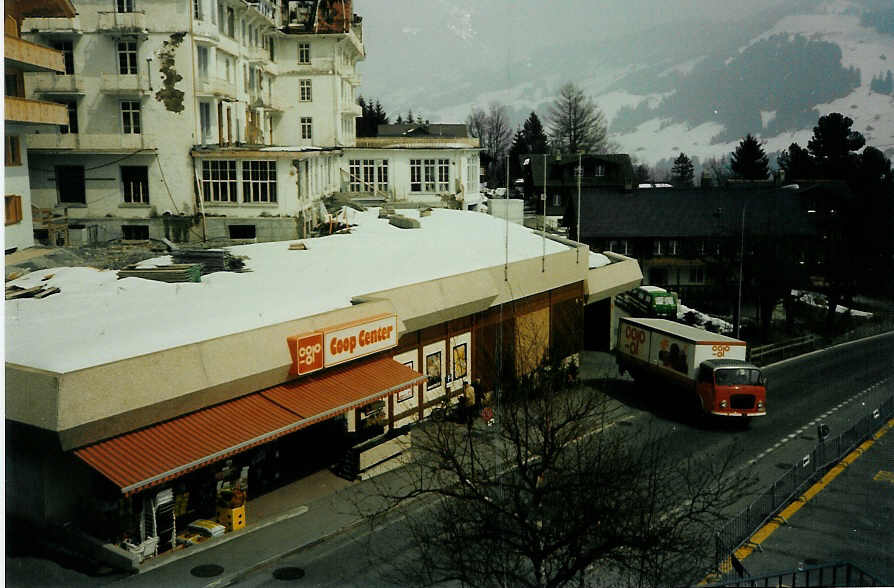Coop Center mit Coop Berner Oberland - Nr. 7/BE 19'687 - Saurer im April 1988 in Adelboden