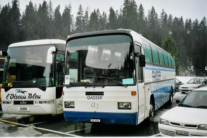 Gasser, Altdorf - UR 9294 - Mercedes am 7. Februar 2004 in Adelboden, Mineralquelle