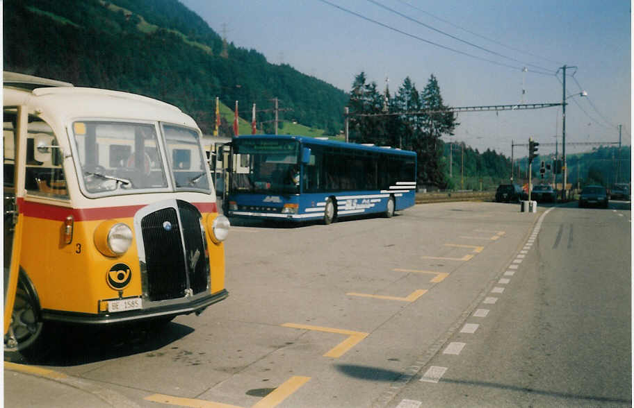 Geiger, Adelboden - Nr. 3/BE 1585 - Saurer/Gangloff + AFA Adelboden - Nr. 2/BE 25'802 - Setra (Jg. 1996) am 25. August 1997 beim Bahnhof Reichenbach