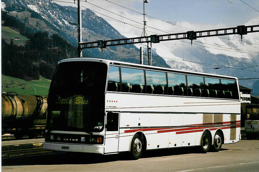 Little Bus, Dietikon - ZH 287'949 - Setra am 21. April 2002 beim Bahnhof Frutigen