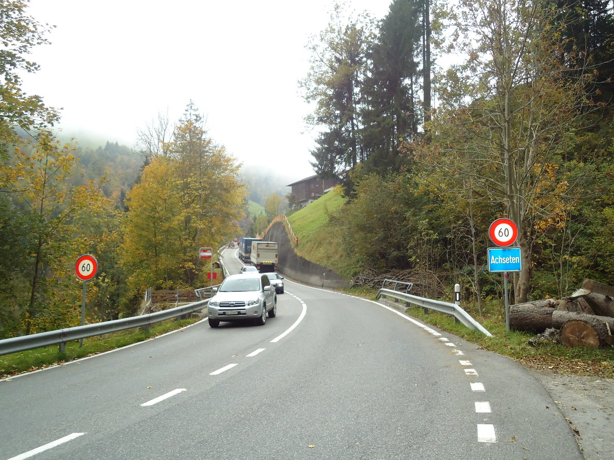 Ortsbeginn mit Hchstgeschwindigkeit am 11. Oktober 2010 in Ladholz bei Achseten
