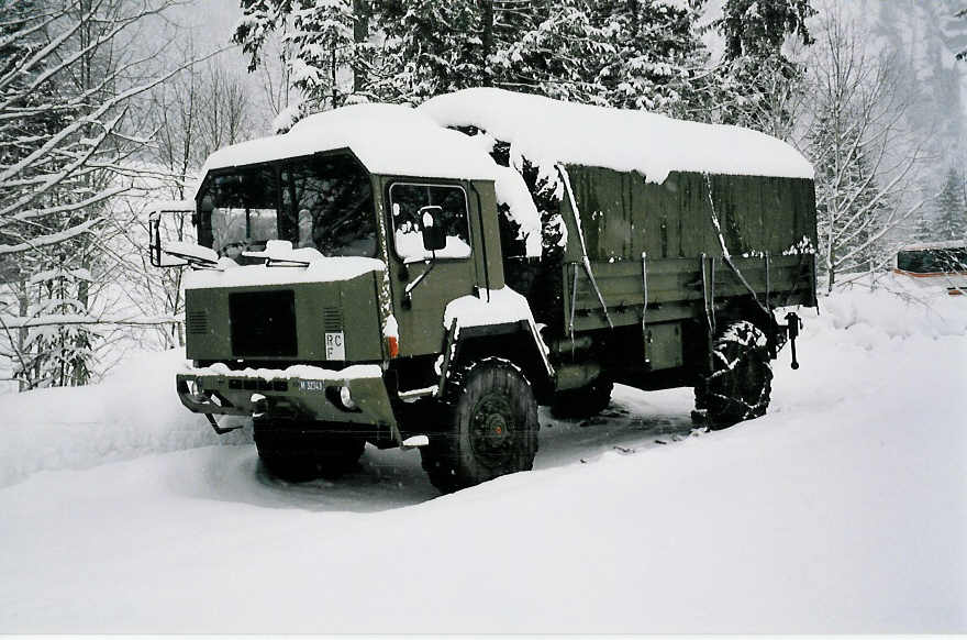 Schweizer Armee - M+32'343 - Saurer am 19. Februar 2000 in Adelboden, Unter dem Birg
