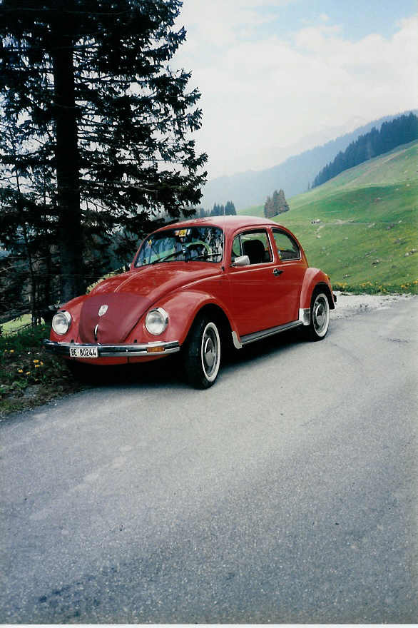 VW-Kfer auf der Geilsstrasse im Juni 1986 bei Adelboden