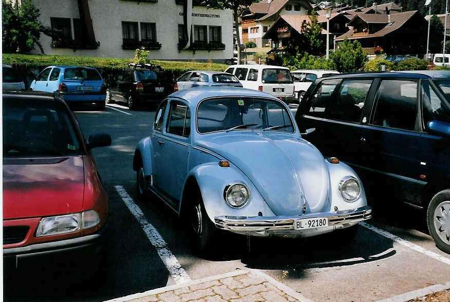 VW-Kfer - BL 92'180 - am 2. August 2003 in Frutigen, Marktplatz