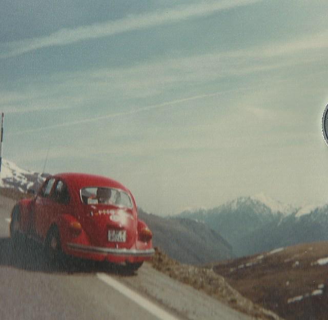 VW-Kfer in den Pyrenen im Jahr 1983 in Frankreich