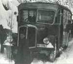 AFA Adelboden - Nr. 8/BE 779 - Saurer/R&J (Jg. 1936) um 1938 in Achseten, Ladholz-Husweidlistutz (Hier mussten die Fahrgste mithelfen - darunter war auch mein Vater - dass der Bus wieder durch den Schnee weiterfahren konnte!)
