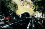 VW-Kfer - BE 80'244 - + AFA Adelboden - Nr. 9/BE 19'692 - FBW/Vetter-R&J Anderthalbdecker (Jg. 1966) am 30. September 1986 in Achseten, Linterfluhtunnel-Ladholzseite (Dieser Tunnel wurde am 19. September 1986 erffnet)