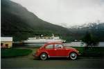 vw-kaefer/477453/vw-kaefer-im-hafen-von-seydisfjoerdur-am VW-Kfer im Hafen von Seydisfjrdur am 11. Juni 1987 mit der Fhre Smyril-Line in Island