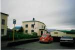VW-Kfer bei der Jugendherberge in Hfn am 11. Juni 1987 in Island