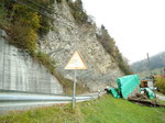 Achtung Steinschlag (man sieht es kaum noch) am 11. Oktober 2010 bei der Schmitten in Ladholz bei Achseten