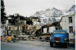 Abbruch vom Hotel Regina mit Lastwagen Volvo im Mai 1988 in Adelboden