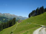 Blick gegen die Niesenkette am 1. August 2012 von der Alp Laueli bei Adelboden aus